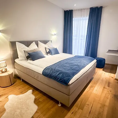 Alpenluxus Presents Design - Terrace & Car Park Apartment *